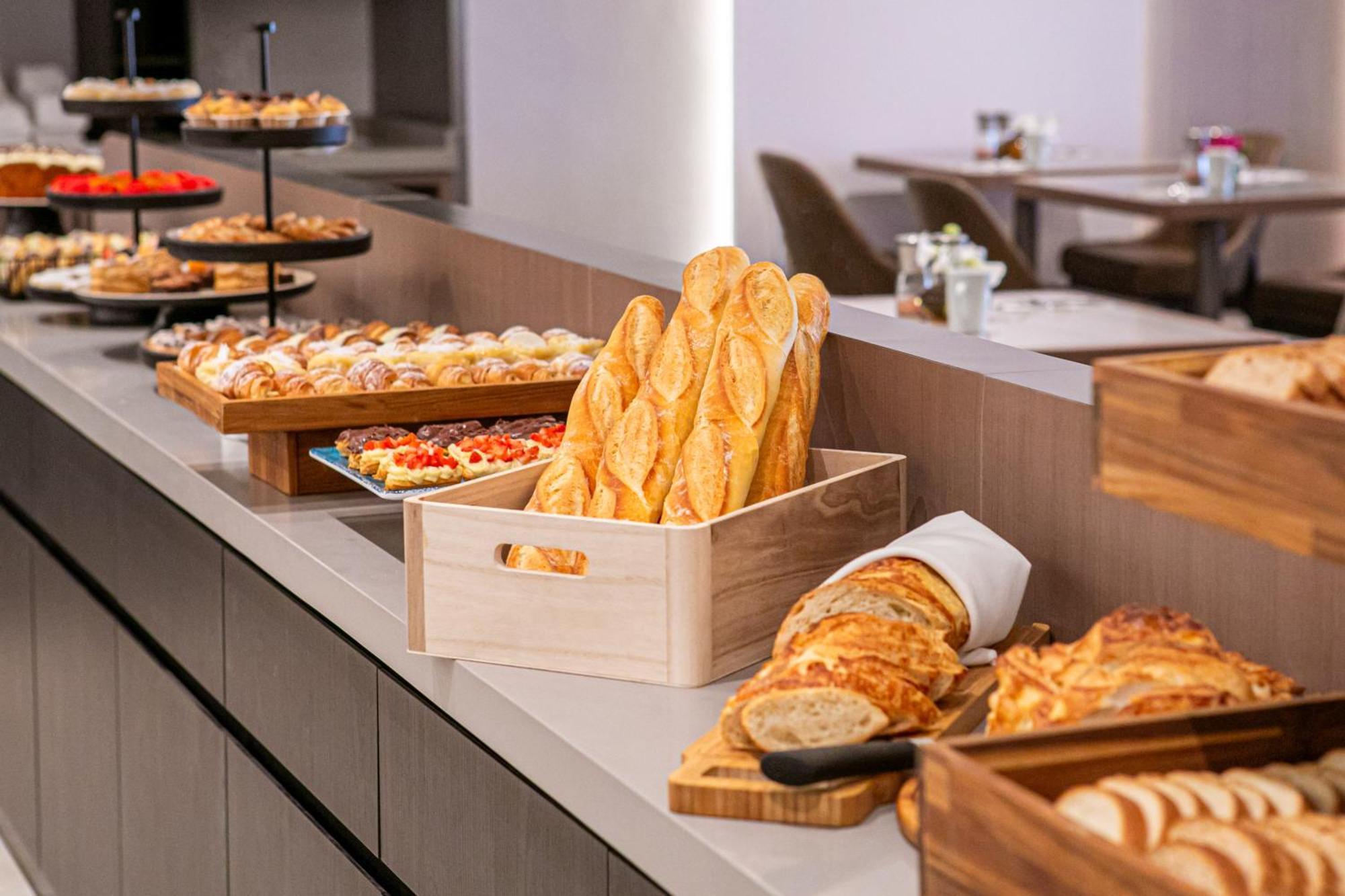 欧罗巴花园美利亚酒店 圣保罗 外观 照片 Breads at a buffet