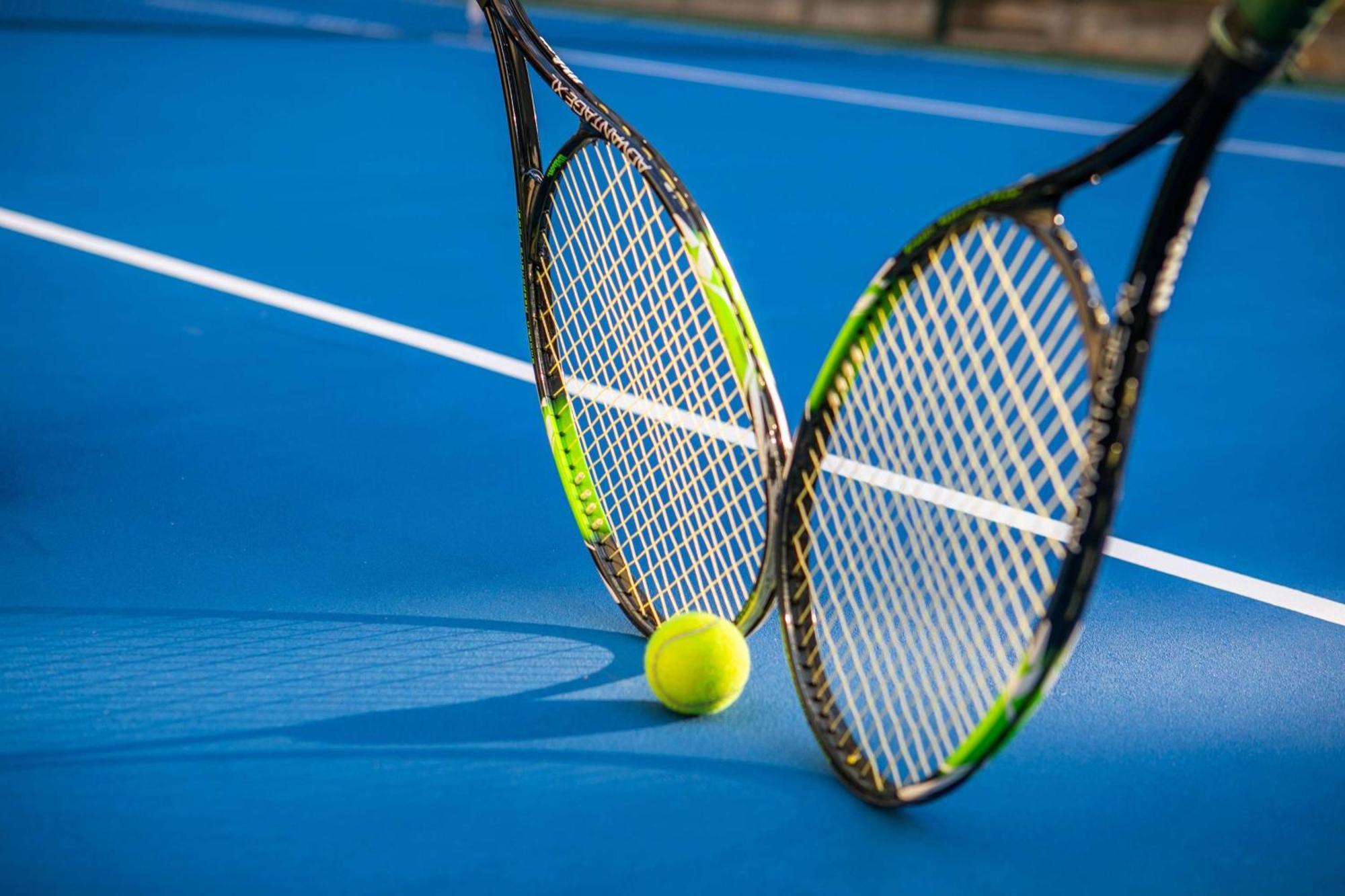 欧罗巴花园美利亚酒店 圣保罗 外观 照片 Tennis ball and rackets