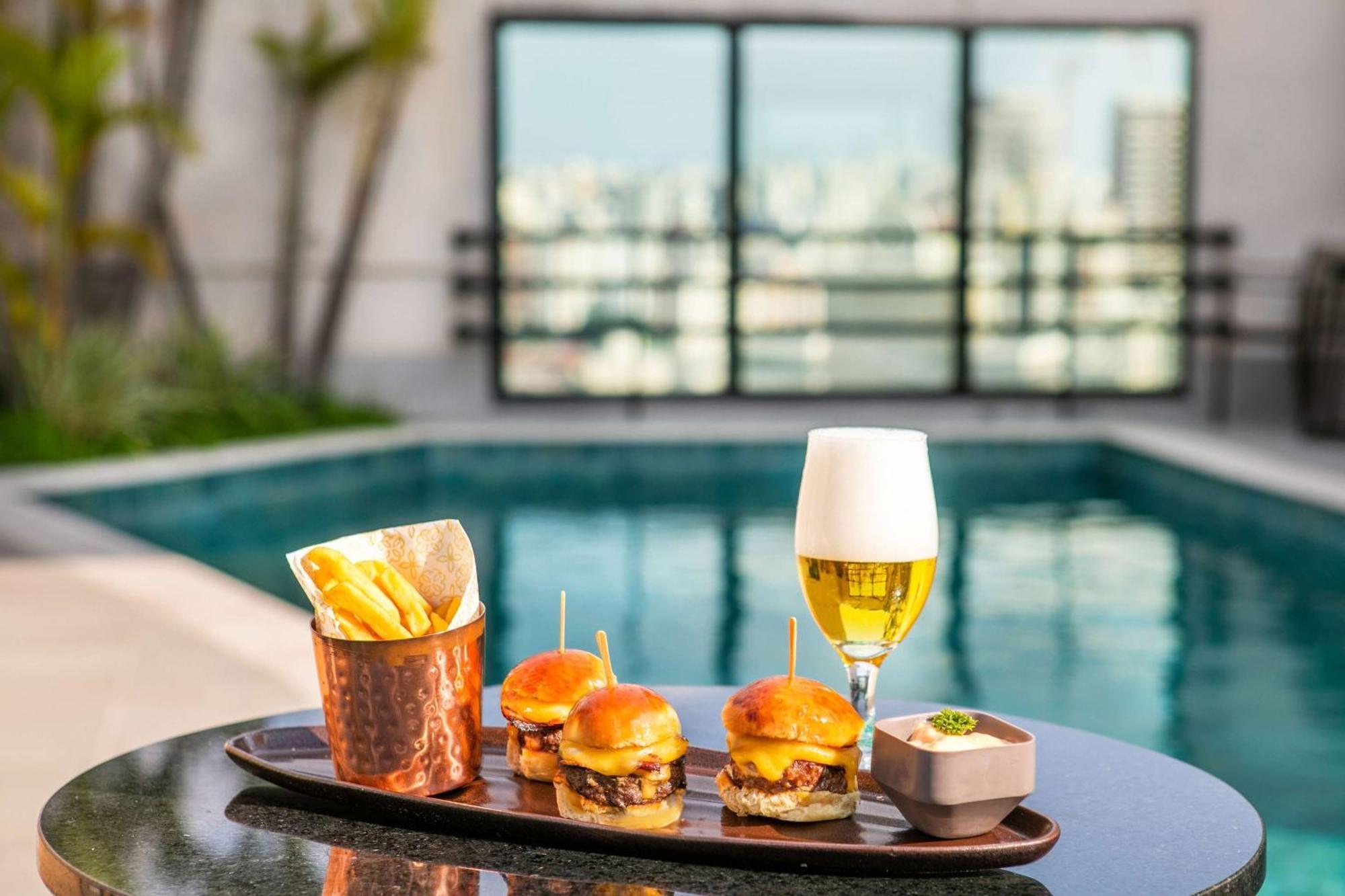 欧罗巴花园美利亚酒店 圣保罗 外观 照片 Poolside at the hotel